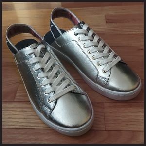 PRIDE Tommy Hilfiger sling back sneaker 9.5 NWT